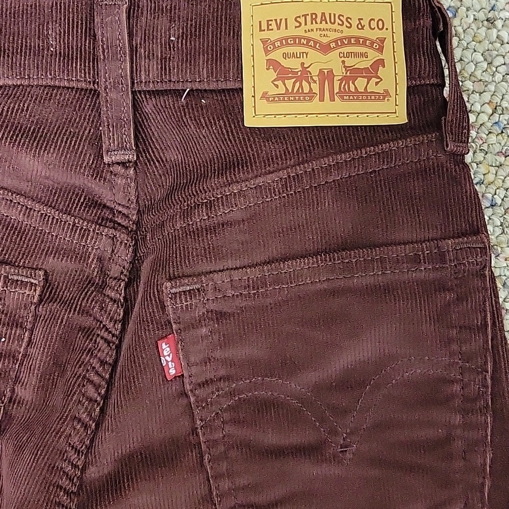 Levi's High Waist Mom Corduroy Pants Women's Sz 24 X 29. NWOT burgundy - Picture 3 of 6